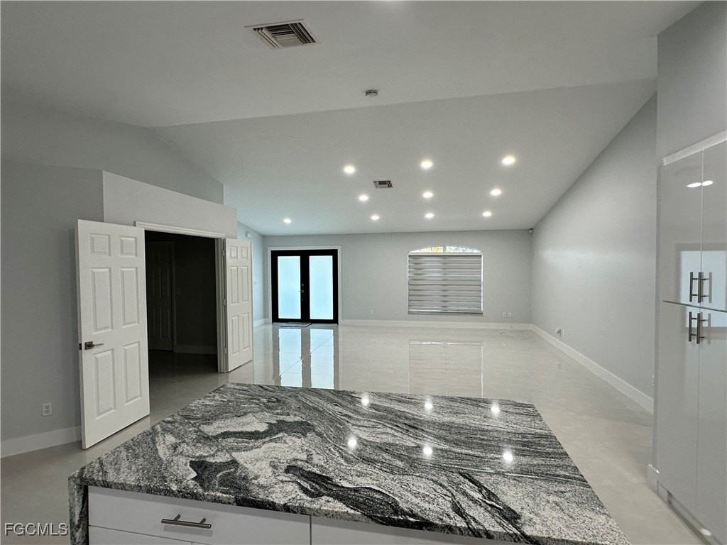 228 Magellan Street - Photo 5 of 7