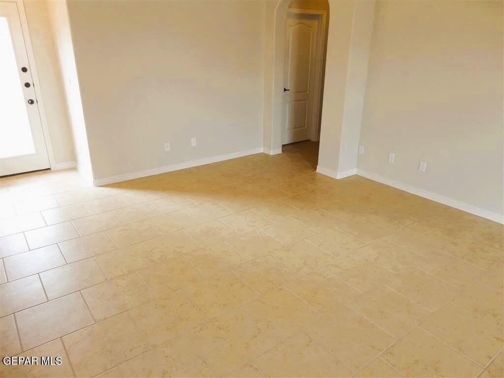 14254 Earl Chokiski Avenue - Photo 4 of 25