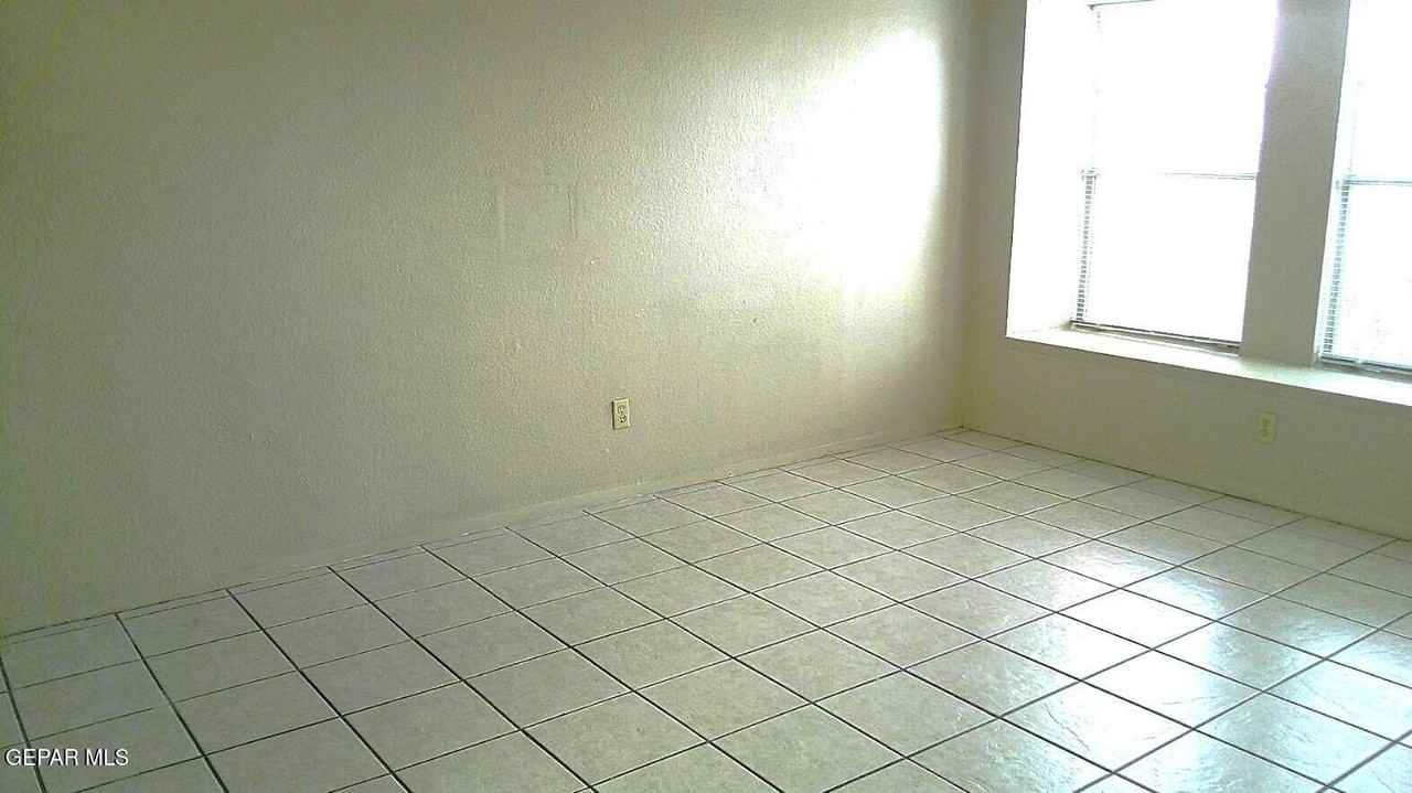 3001 E Glen Dr Apt A #A - Photo 2 of 17