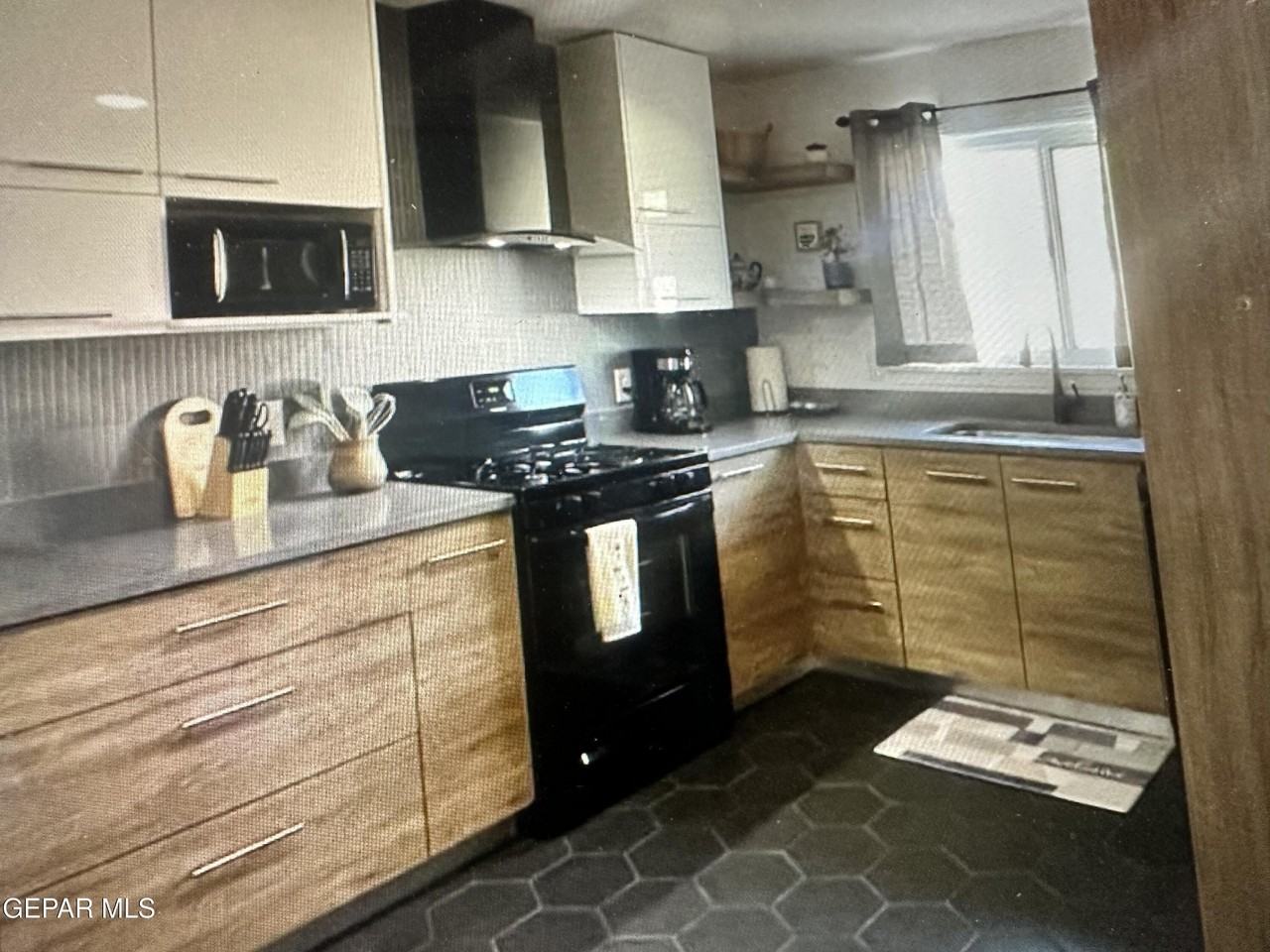 1202 Caper Road - Photo 2 of 10