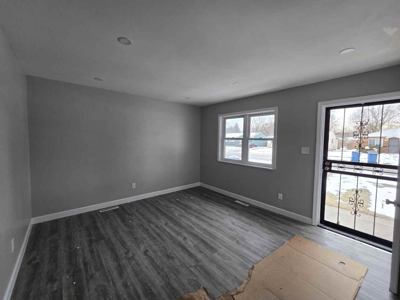 1044 Hobart Street - Photo 4 of 22