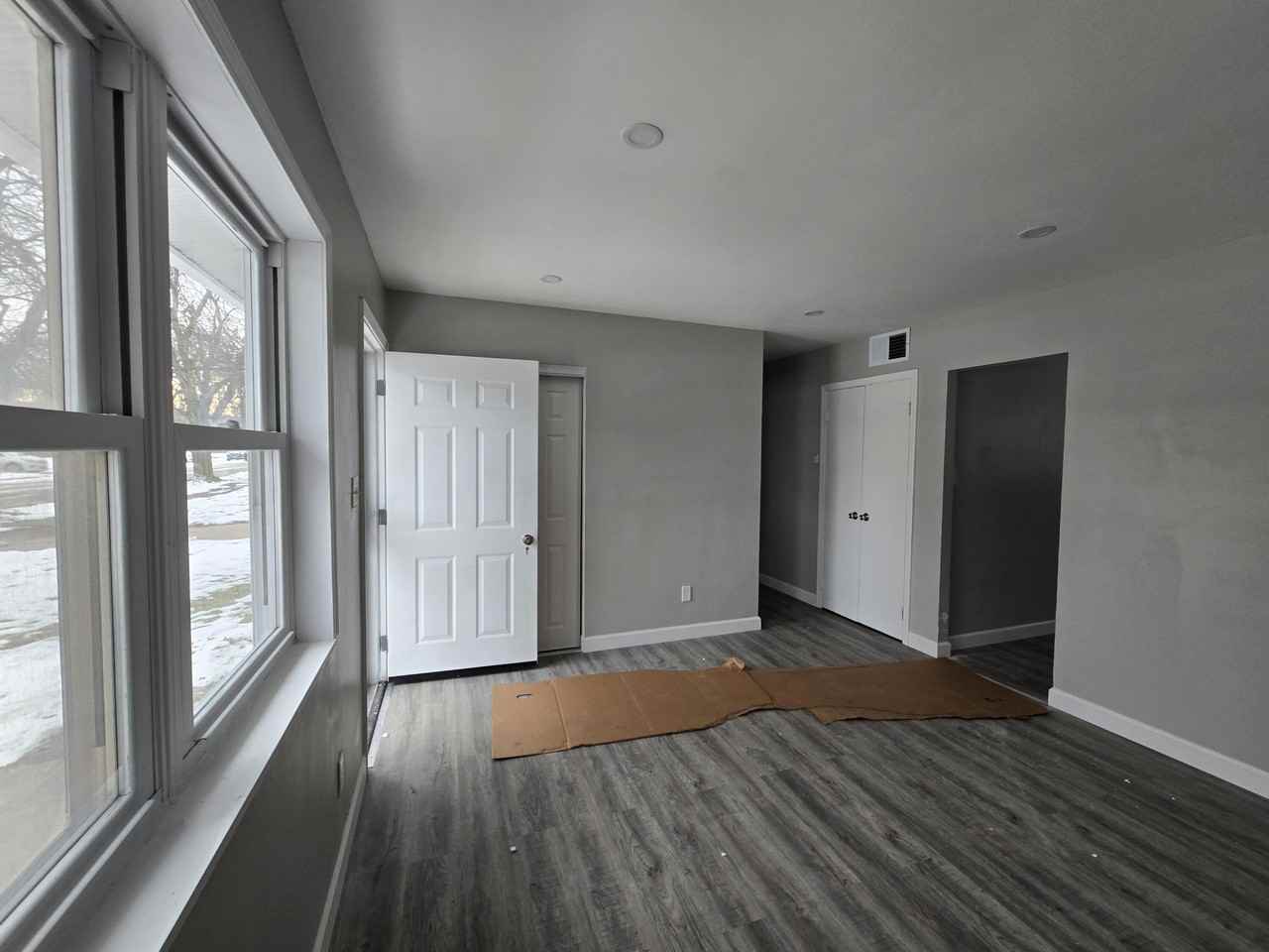 1044 Hobart Street - Photo 5 of 22