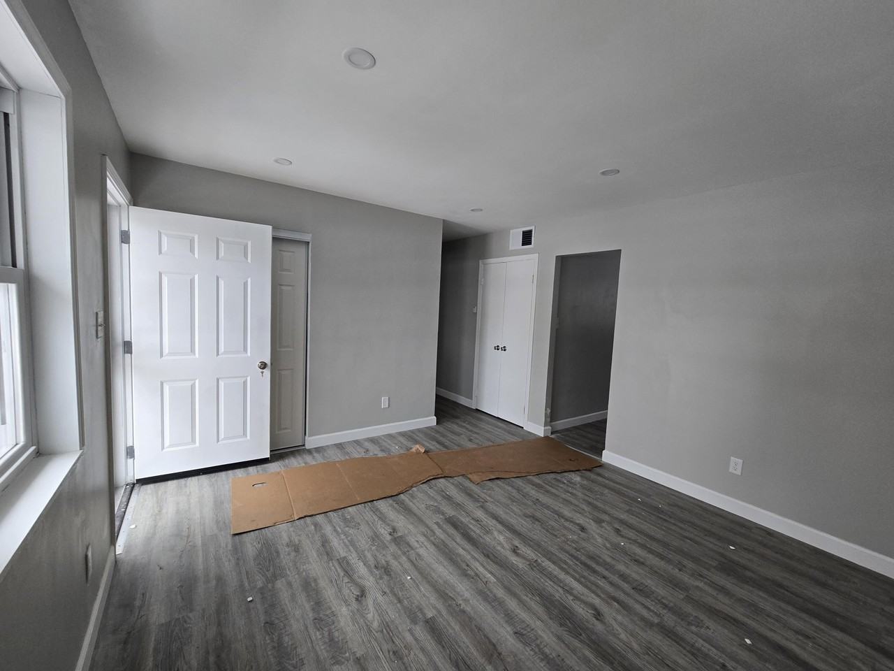 1044 Hobart Street - Photo 6 of 22