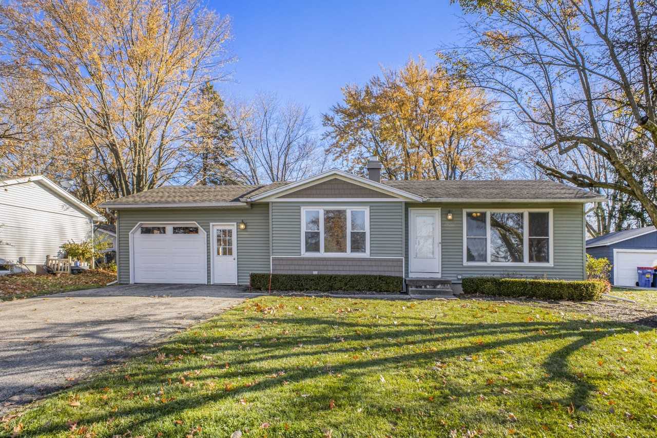 1760 Woodlawn Avenue Southeast - Photo 2 of 23