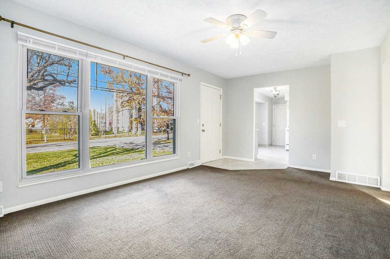 1760 Woodlawn Avenue Southeast - Photo 4 of 23