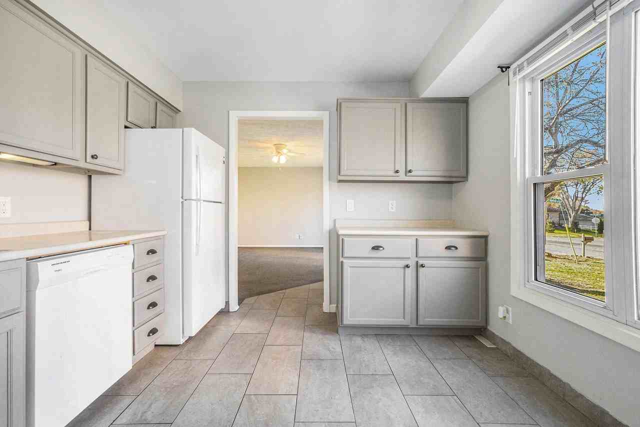 1760 Woodlawn Avenue Southeast - Photo 7 of 23