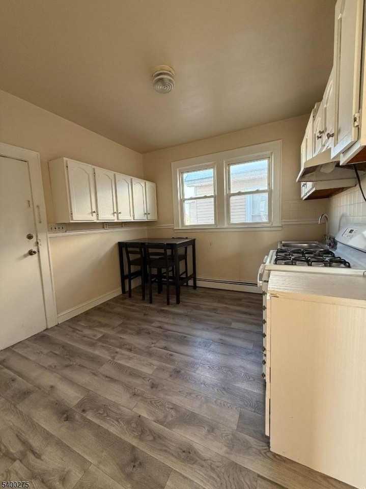 1010 Kilsyth Rd - Photo 3 of 9