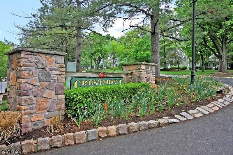 62 Bentley Ct - Photo 2 of 15