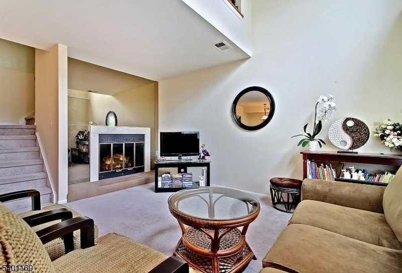 62 Bentley Ct - Photo 5 of 15