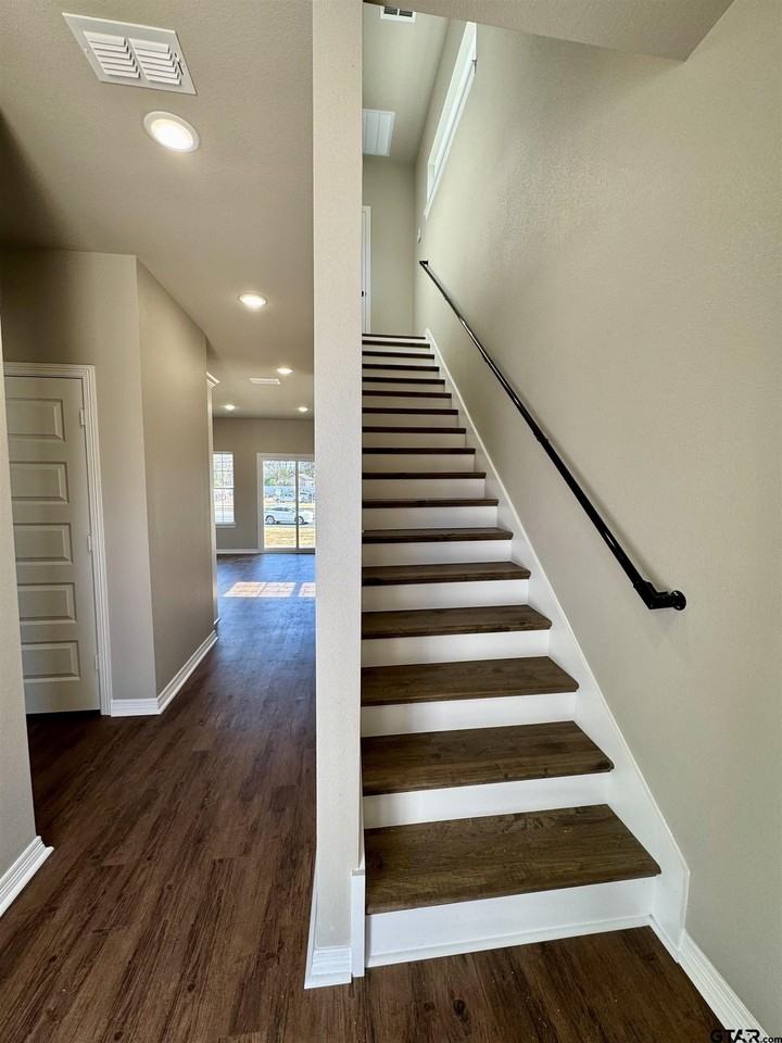 1523 Owens Avenue - Photo 2 of 18