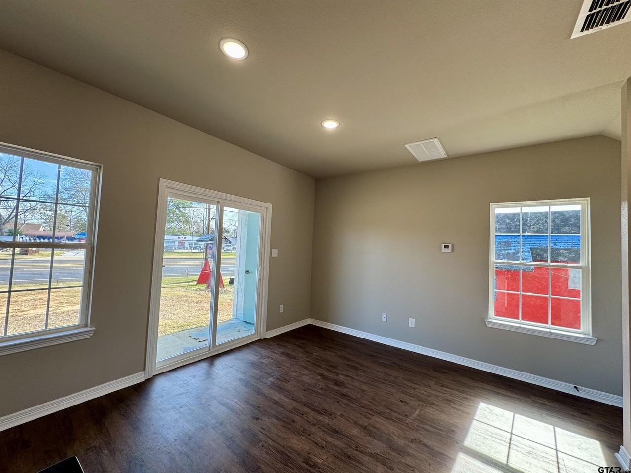 1523 Owens Avenue - Photo 3 of 18