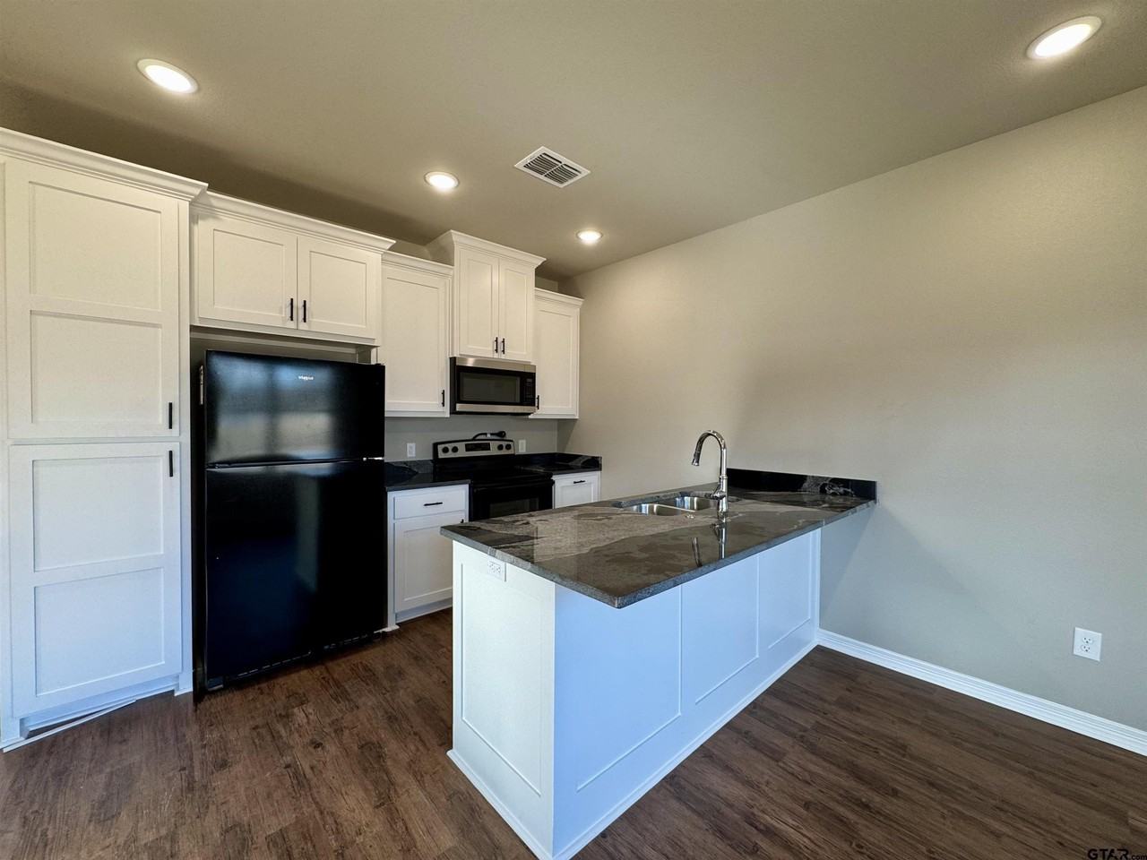 1523 Owens Avenue - Photo 4 of 18