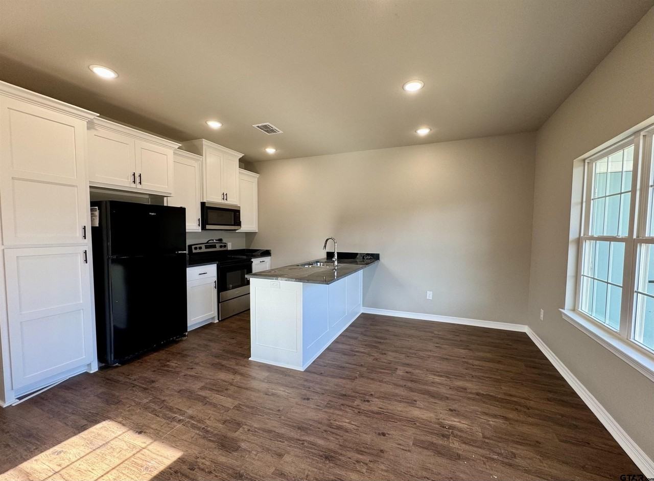 1523 Owens Avenue - Photo 5 of 18