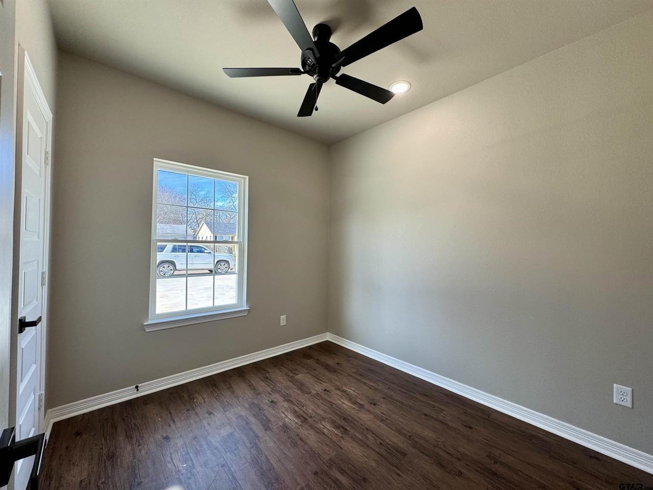 1523 Owens Avenue - Photo 6 of 18