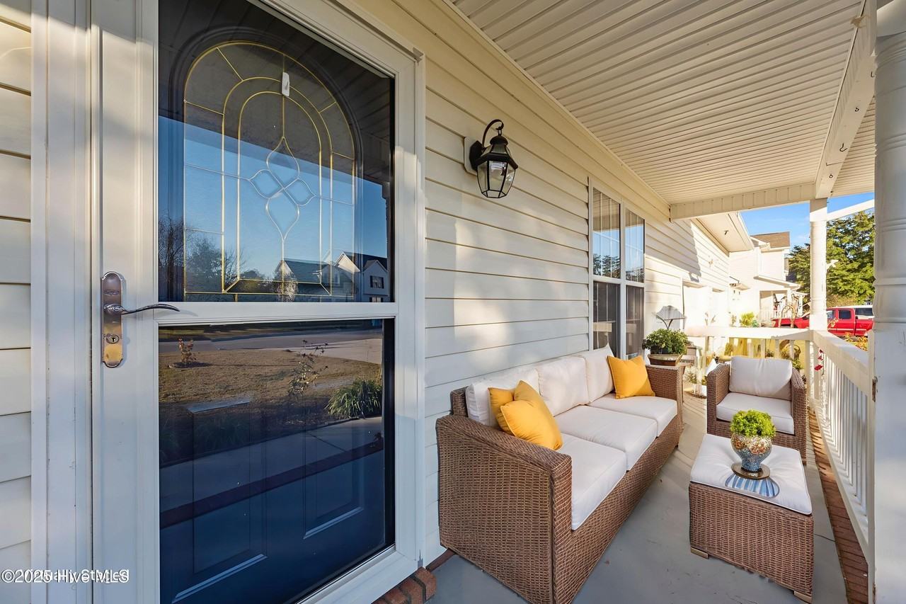 200 Bridlewood Dr - Photo 3 of 47