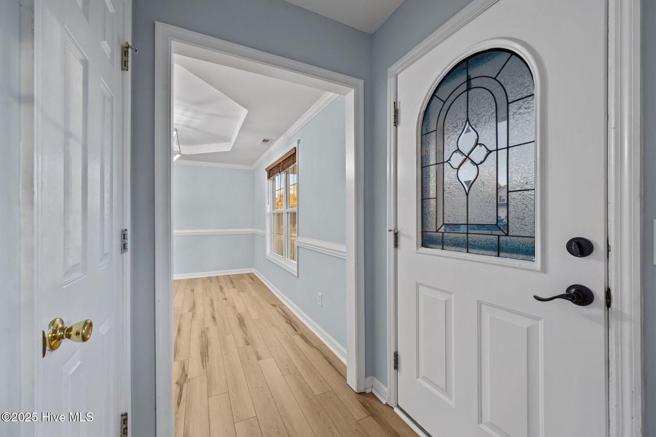 200 Bridlewood Dr - Photo 4 of 47