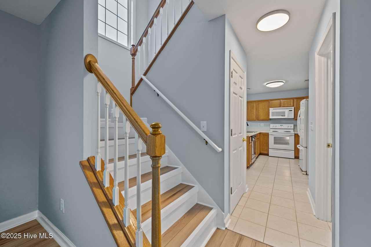 200 Bridlewood Dr - Photo 7 of 47