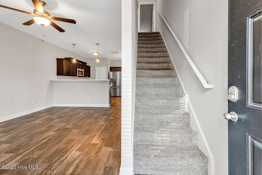 10 Jayden Dr E - Photo 2 of 30