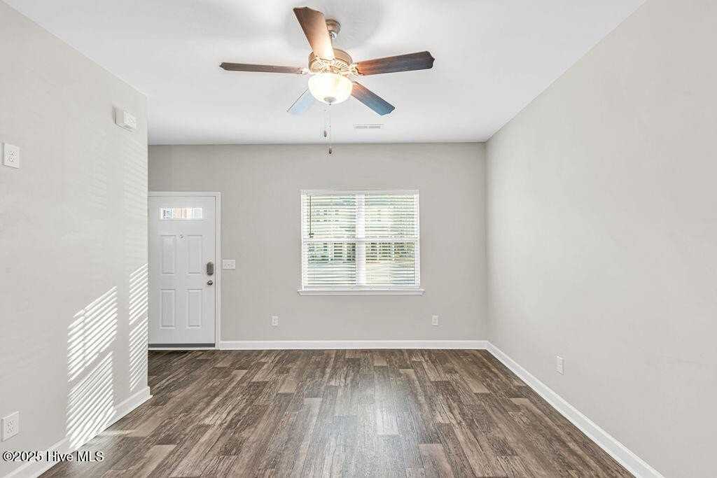 10 Jayden Dr E - Photo 5 of 30