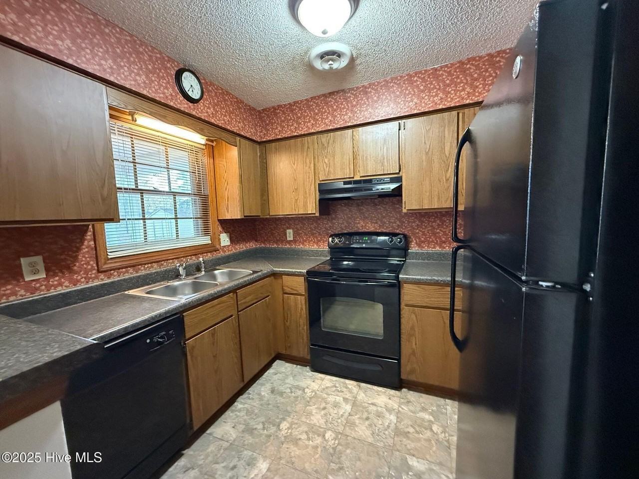 105 Highland Court - Photo 3 of 7