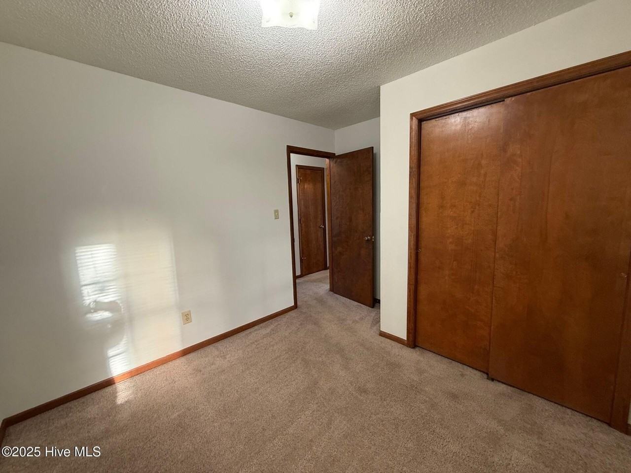 105 Highland Court - Photo 6 of 7