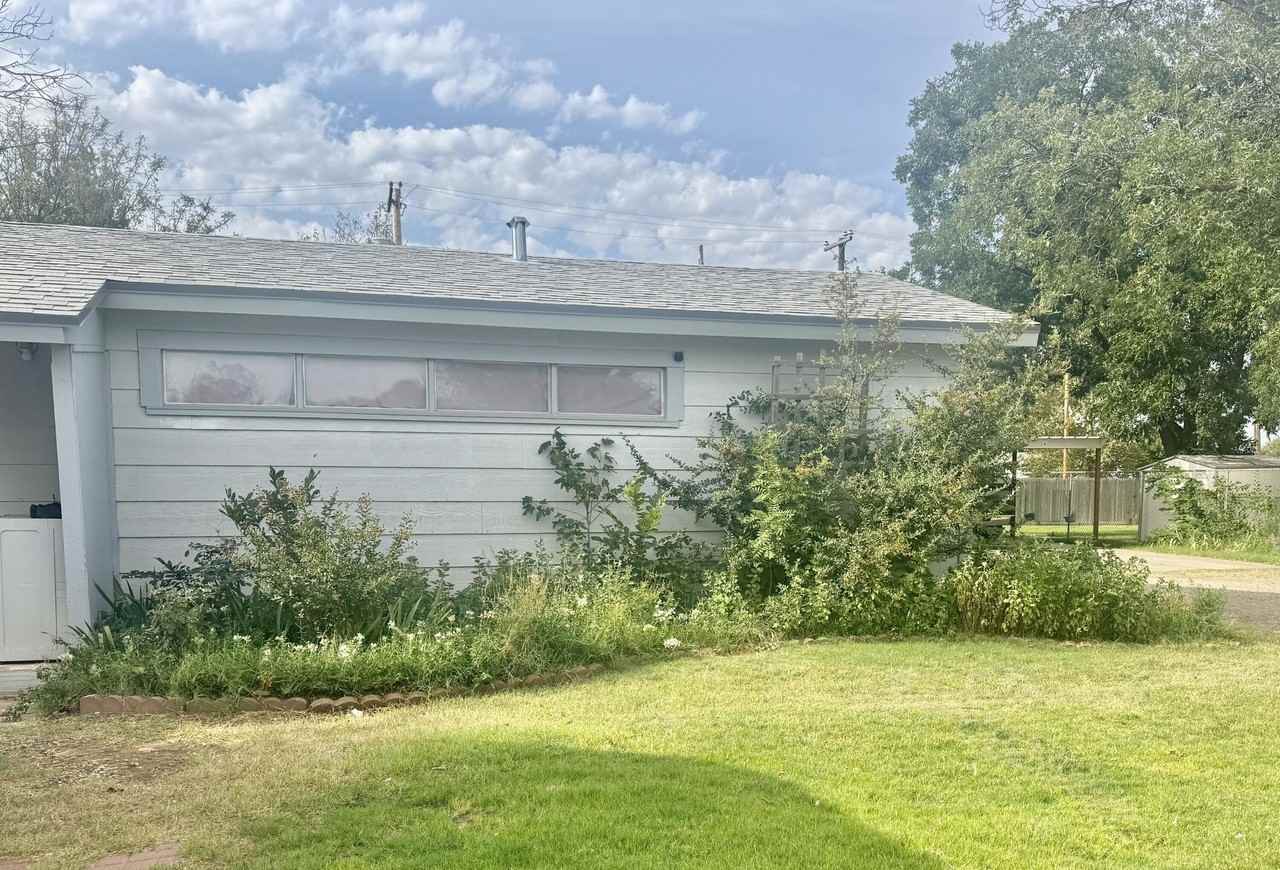 710 12th St - Photo 2 of 17