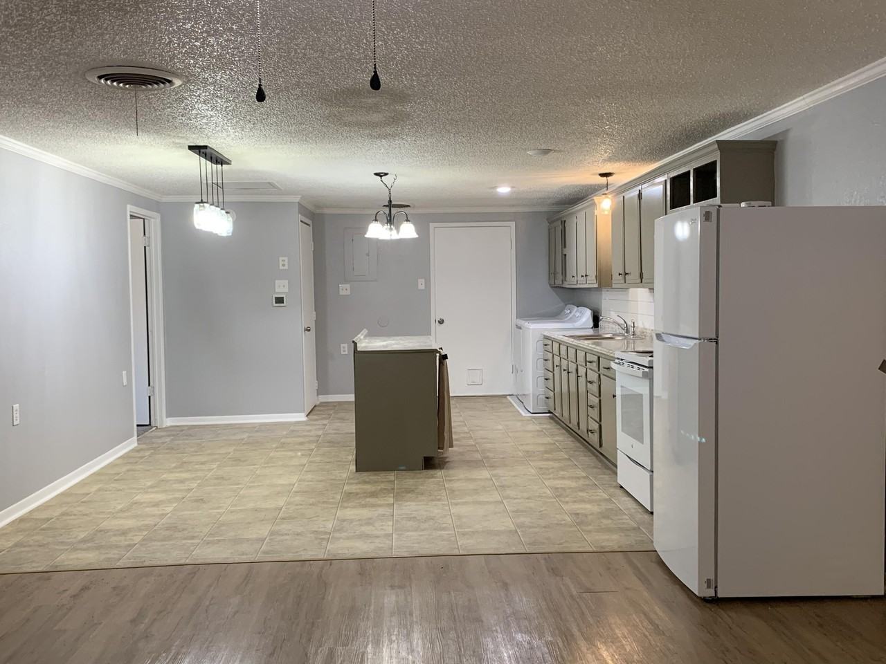 710 12th St - Photo 5 of 17