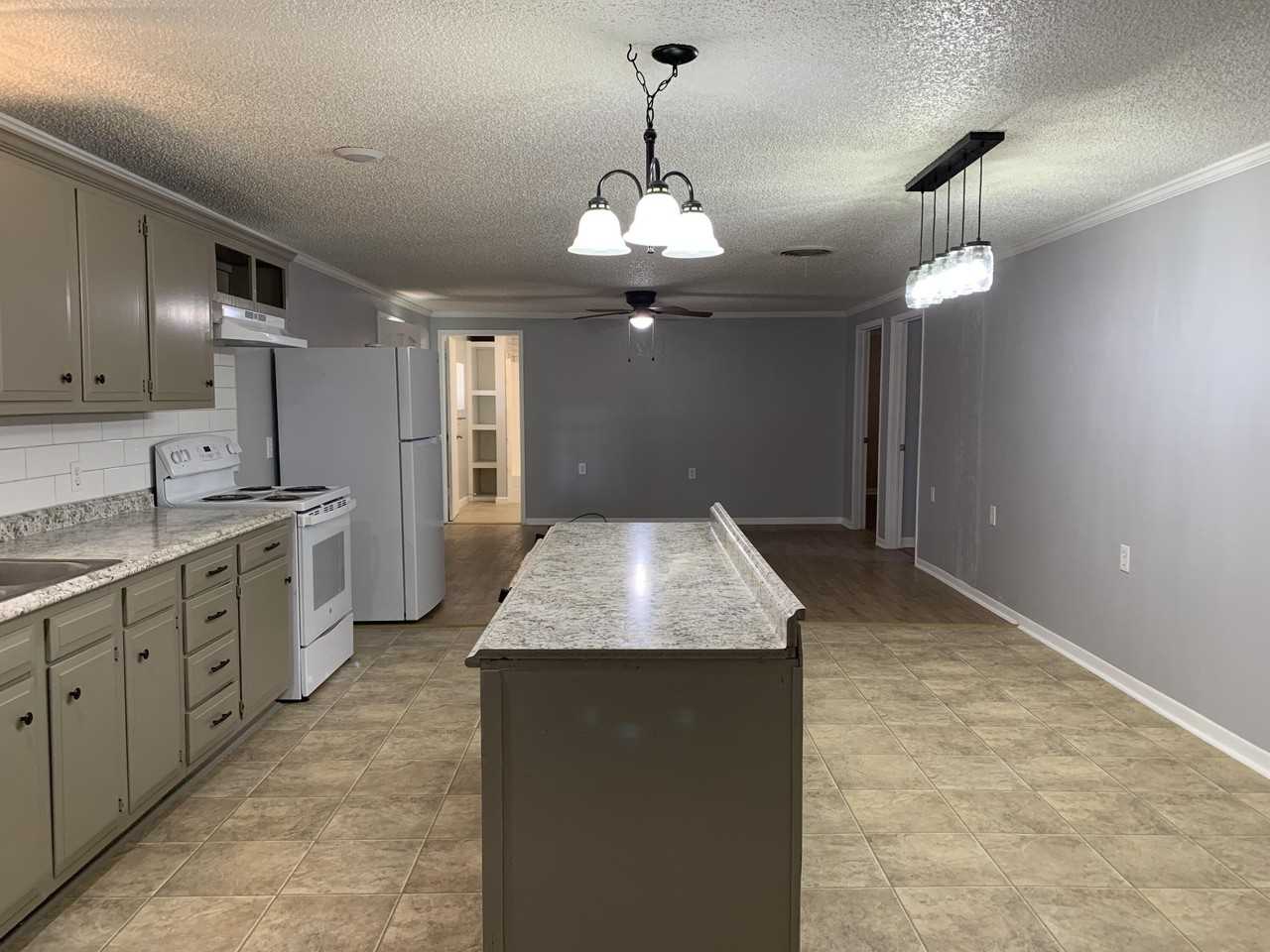 710 12th St - Photo 7 of 17