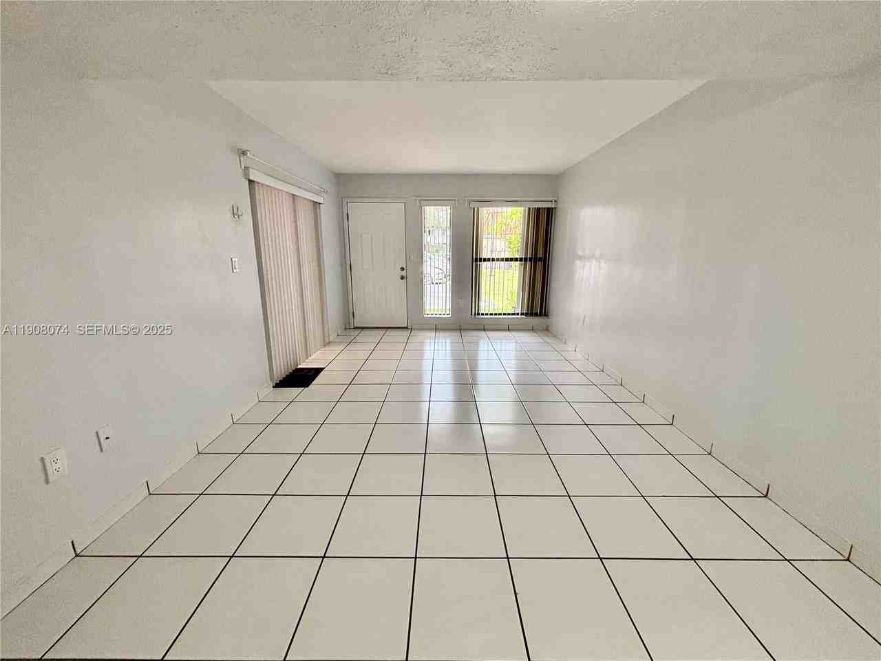 11821 Sw 80th St - Photo 2 of 8