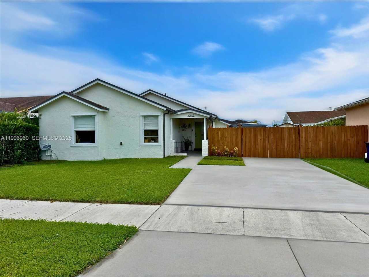 20911 Sw 125th Avenue Rd - Photo 2 of 8