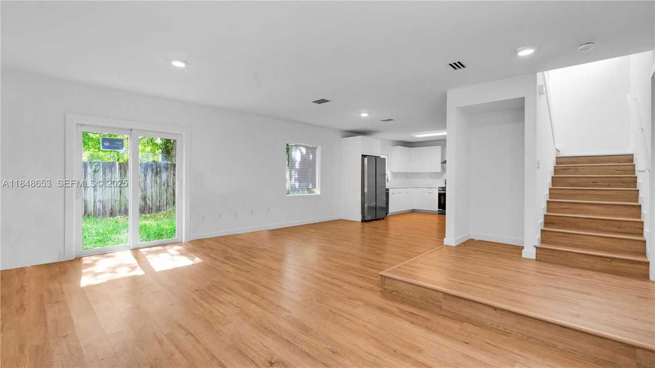 18390 Sw 103rd Ct - Photo 2 of 8