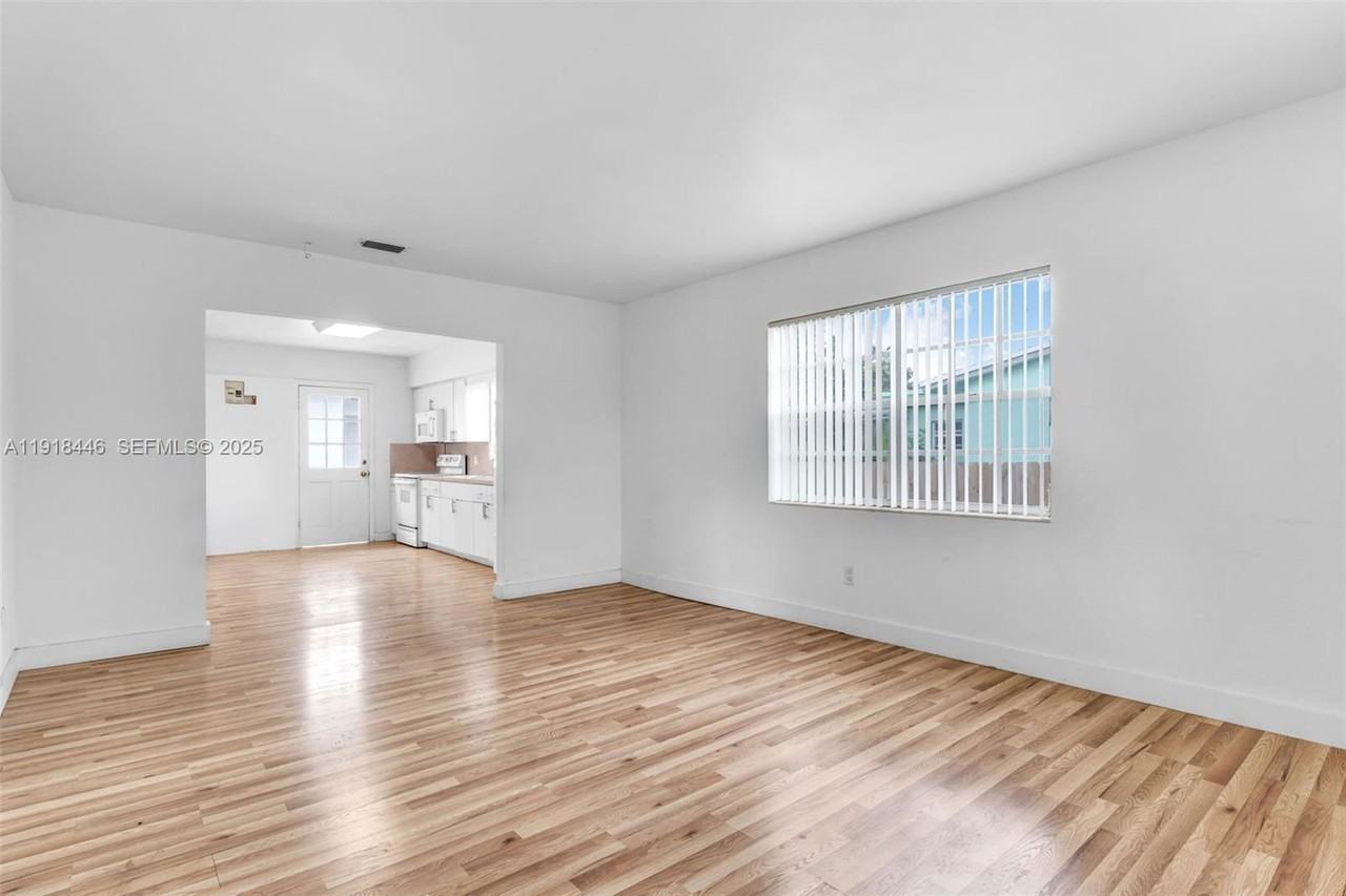 3841 Sw 91st Ave #A - Photo 4 of 8