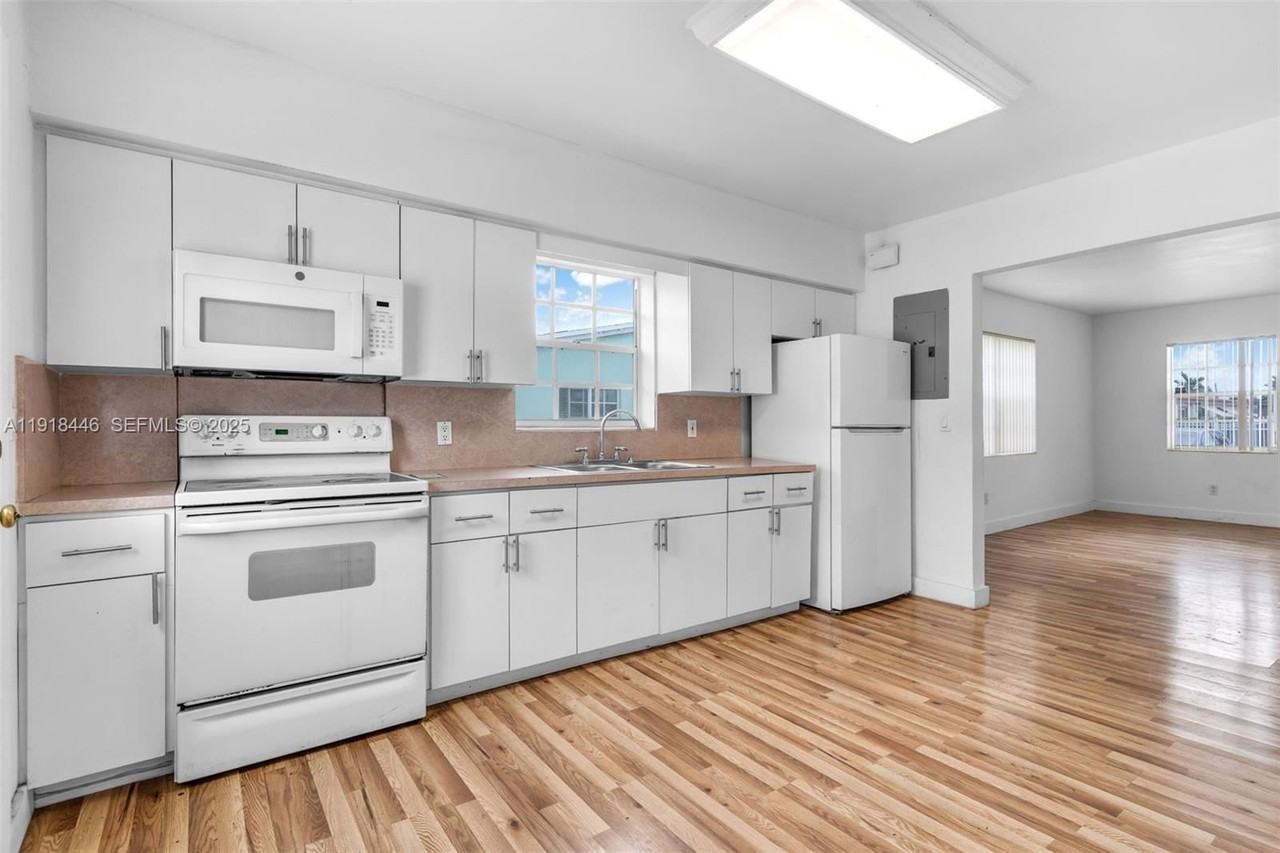 3841 Sw 91st Ave #A - Photo 6 of 8