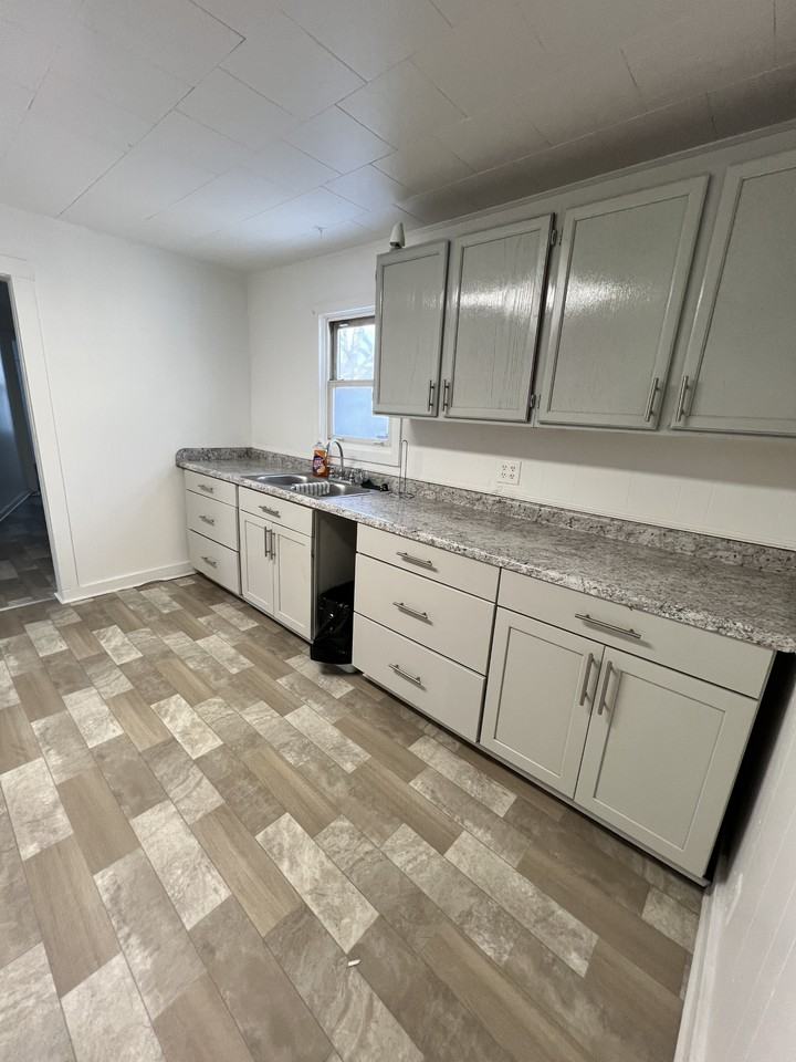 1019 Washington Avenue #1 - Photo 4 of 9