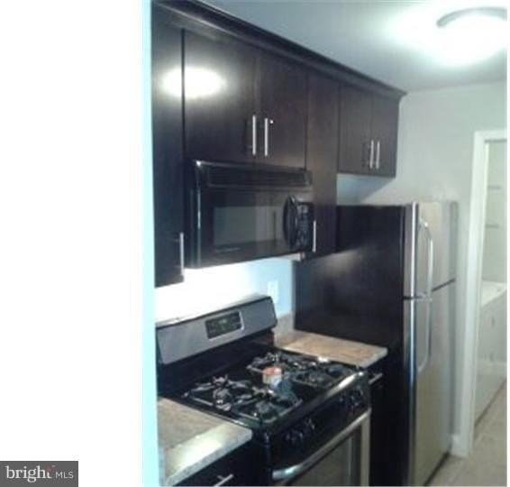 701 Thornton Ct - Photo 4 of 31