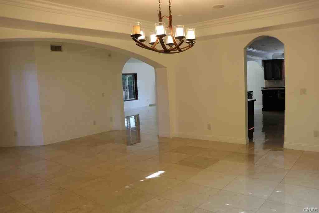 4818 Lemona Avenue - Photo 6 of 8