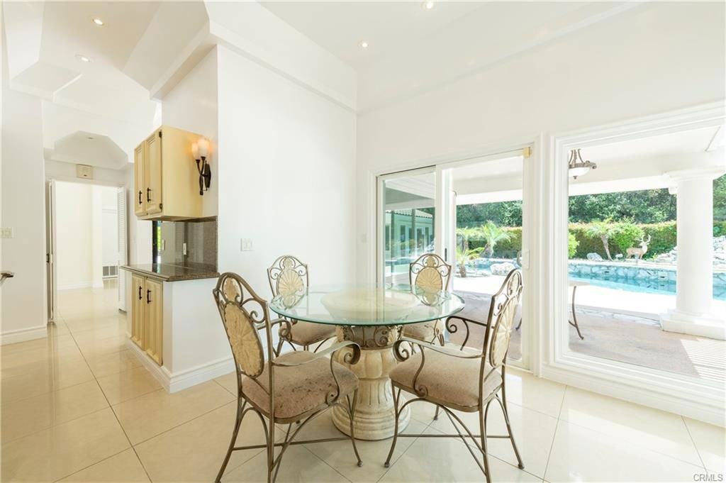 16379 Meadowridge Rd - Photo 5 of 8