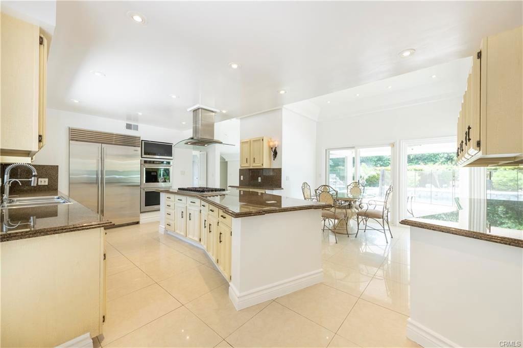 16379 Meadowridge Rd - Photo 6 of 8