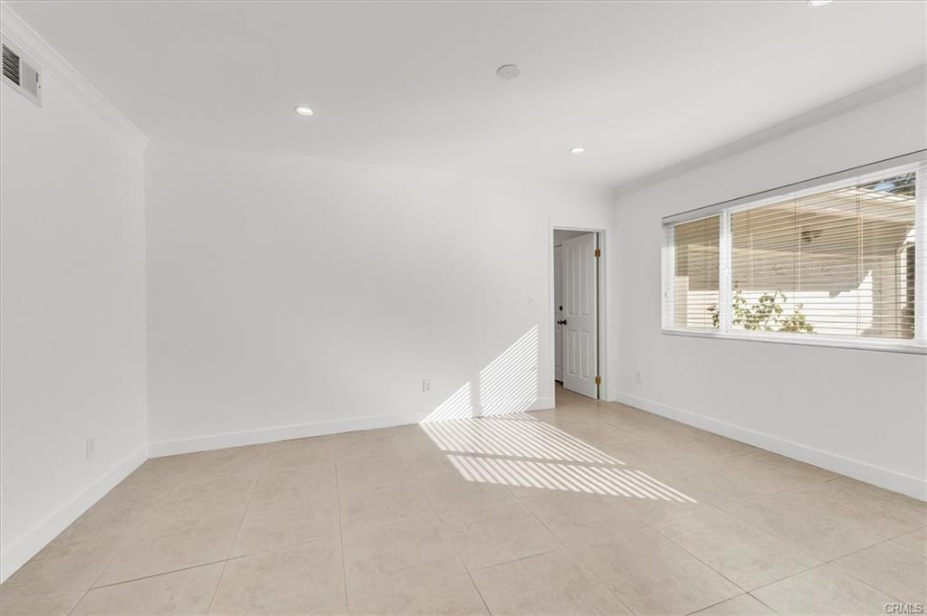 8201 Clemens Avenue - Photo 3 of 8