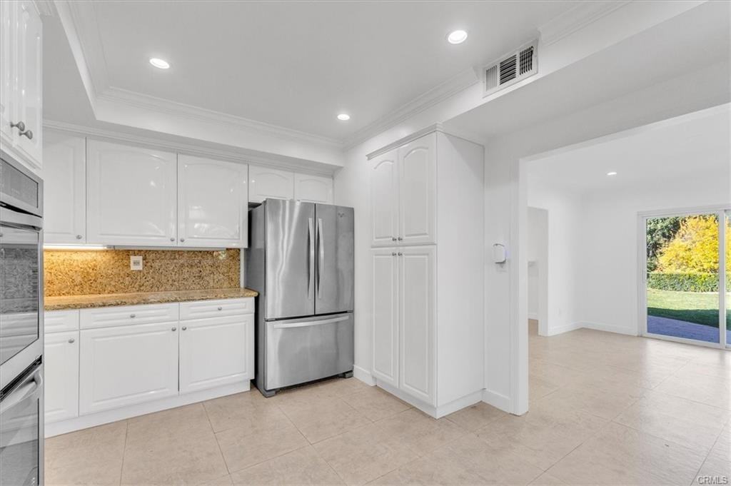 8201 Clemens Avenue - Photo 5 of 8