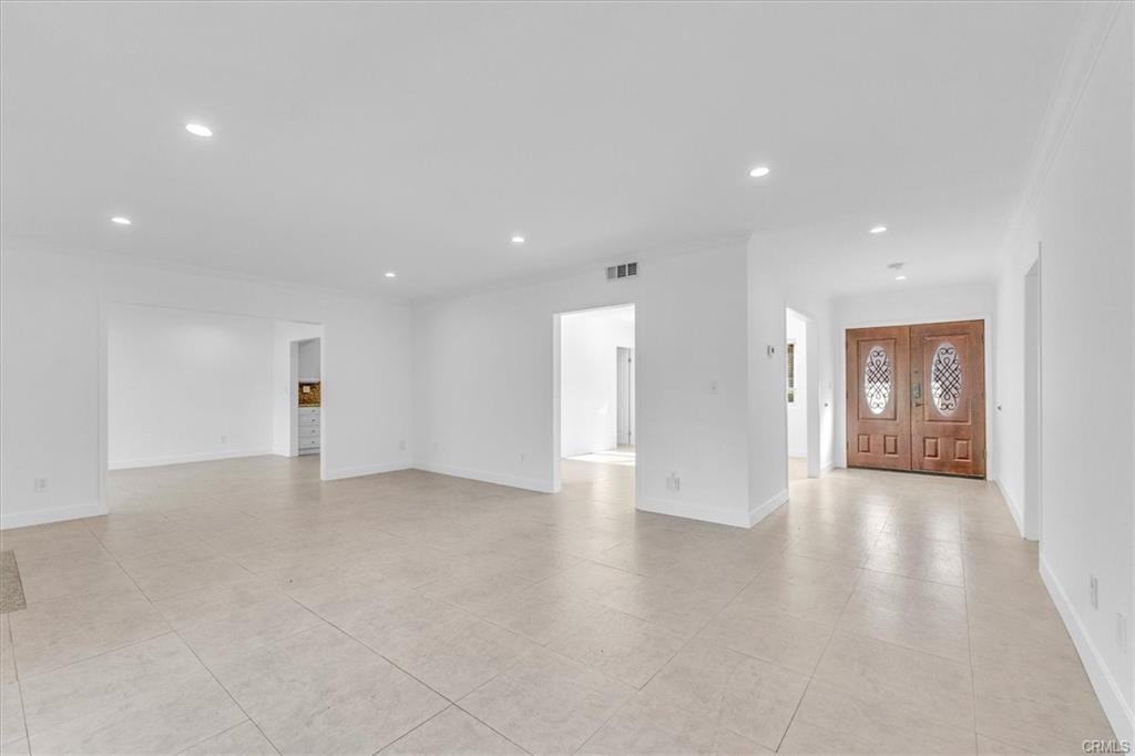 8201 Clemens Avenue - Photo 7 of 8