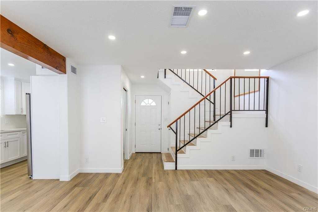 5232 Topanga Canyon Blvd - Photo 7 of 8