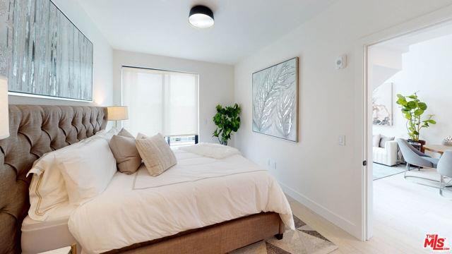 105 S Doheny Dr #304 - Photo 4 of 8