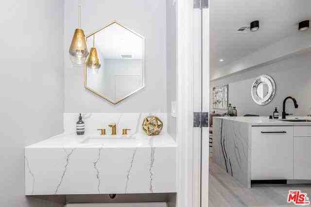 105 S Doheny Dr #304 - Photo 5 of 8