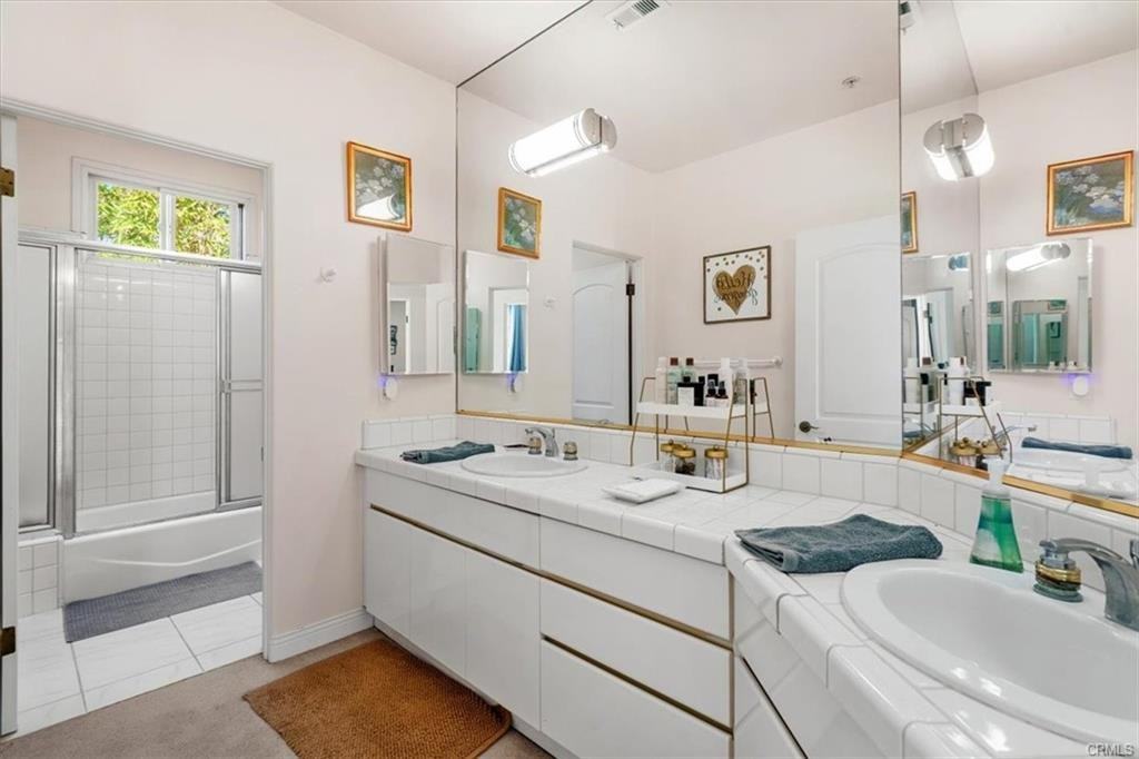 723 S Broadway - Photo 2 of 8