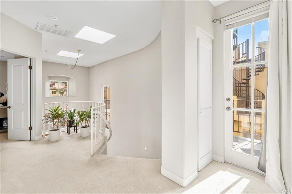 723 S Broadway - Photo 5 of 8