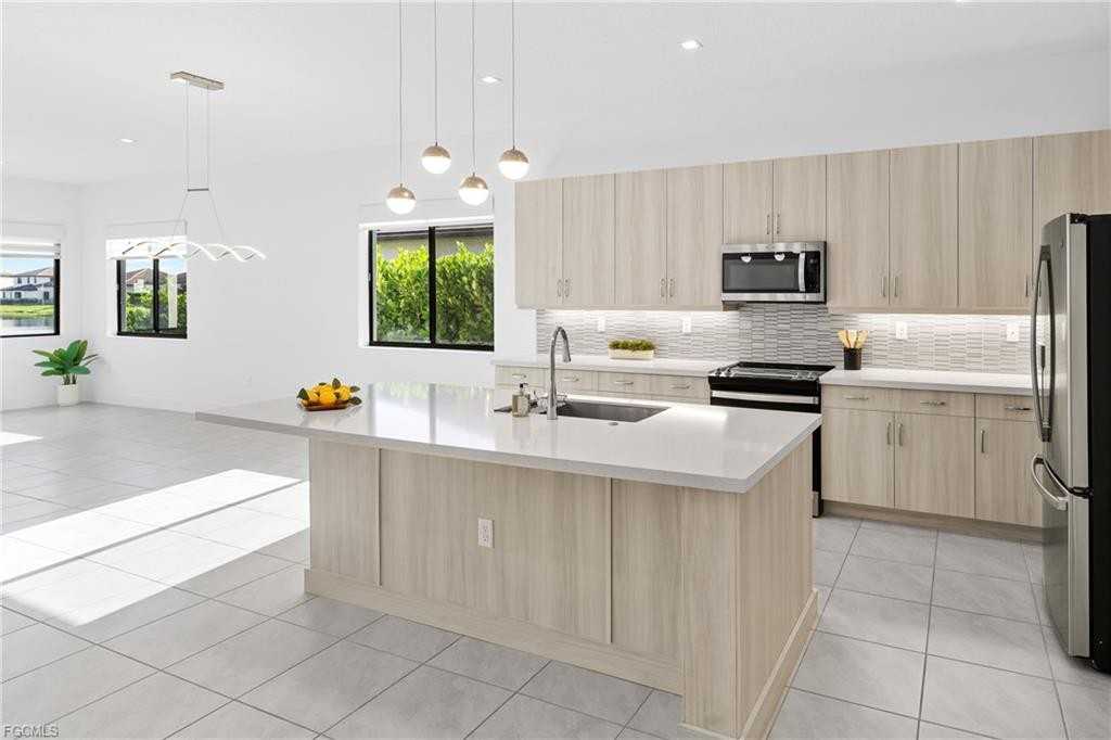 4947 Brigata Way - Photo 3 of 8