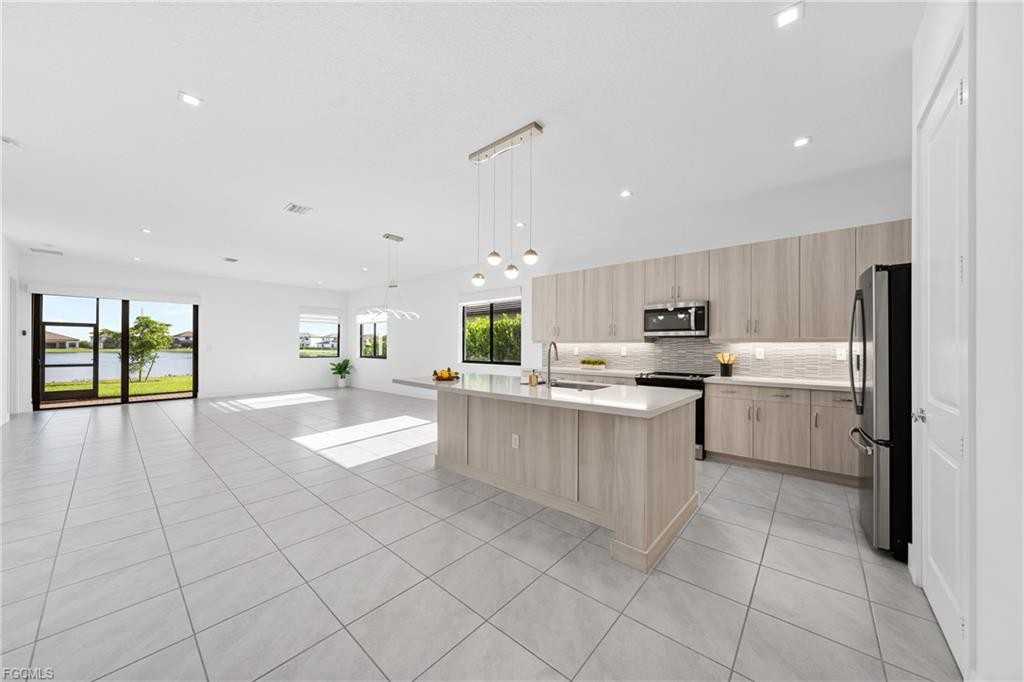 4947 Brigata Way - Photo 4 of 8