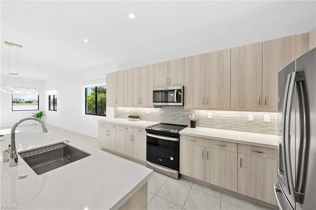 4947 Brigata Way - Photo 5 of 8