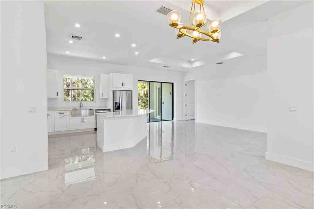 1081 Desoto Boulevard South - Photo 2 of 8